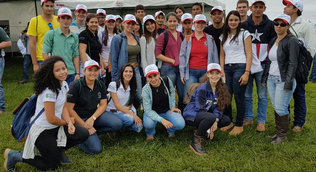 Alunos do Curso de Bacharelado em Zootecnia participam do 7º Dia de Campo sobre  Sistemas Integrados de Produção Agropecuária realizado pela  EMBRAPA Agrossilvipastoril em Sinop-MT
